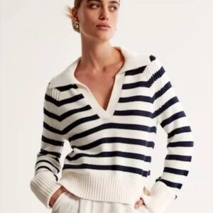 Abercrombie & Fitch Navy and White V-Neck Sweater